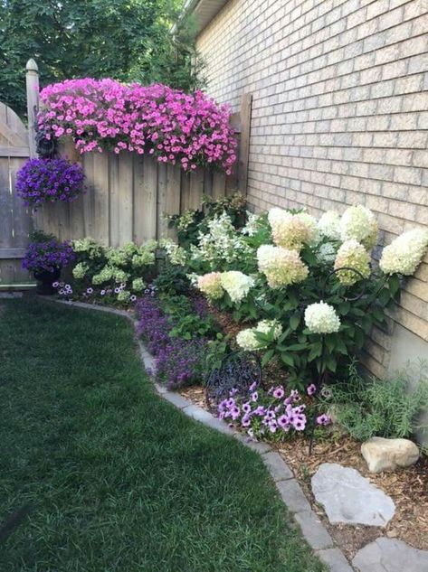 Dream House Garden, Front Yard Landscape, Modern Laundry, Side Yard Landscaping, Backyard Design Ideas, Front Garden Landscape, Yard Landscape, Front Yard Garden Design, Front Landscaping