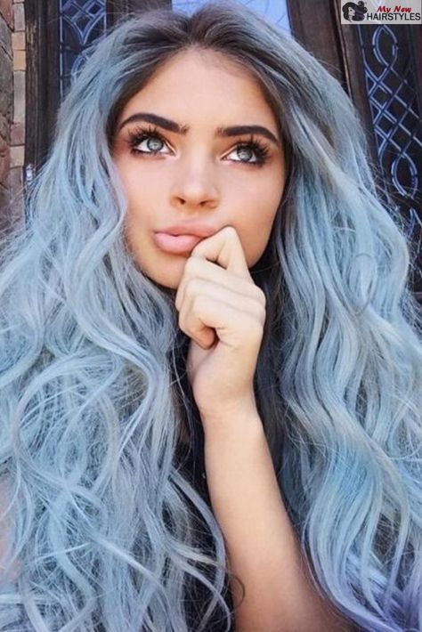 Unconventional hair colors have been one of the IT hairstyles for many seasons now, and you can actually find a way to wear one, even blue hair, even if you are a more laid back person. Ice Blue Hair, Blue Motivation, Icy Blue Hair, Blue Hairstyles, Silver Blue Hair, Blond Rose, Blue Hair Aesthetic, Maroon Hair, Honey Blond