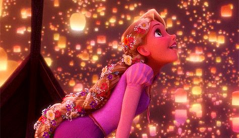 When Rapunzel showed off this incredibly decadent floral hairdo. | The 25 Most Satisfying Beauty Moments In Disney Films Quiz Disney, Disney Lyrics, Tangled 2010, Rapunzel Disney, Disney Quiz, Rapunzel And Flynn, Disney Secrets, Disney Gif, Film Disney