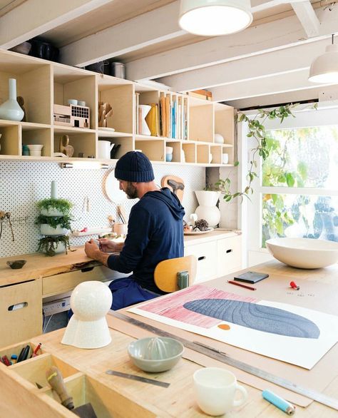 Large Craft Room, Garage Art Studio, Small Atelier, Studio Workshop, Art Studio Room, Workshop Studio, Art Studio At Home, Artistic Space, Creative Workspace