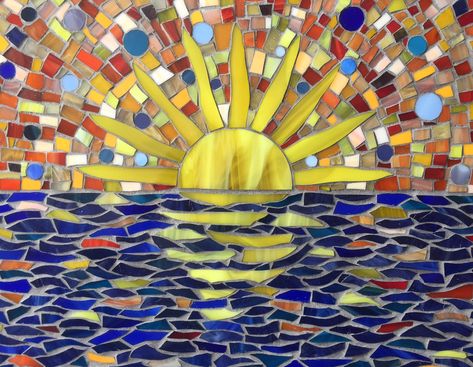 Mosaic Sunset, Sun Mosaic, Mosaic Tiles Crafts, Mosaic Birdbath, Mosaic Art Diy, Window Stained, Sun Painting, Glass Art Pictures, Mosaic Garden Art