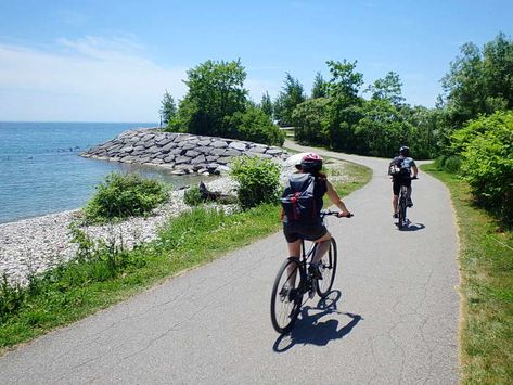 One of the best bicycle rides along the Great Lakes Waterfront Trail is here. Read the review of the Rouge bike ride with photos and maps. Scarborough Bluffs, Biking Benefits, Cross Country Trip, Ride Bicycle, Bike Lane, Bicycle Parking, Park Trails, Eastern Cape, The Great Lakes