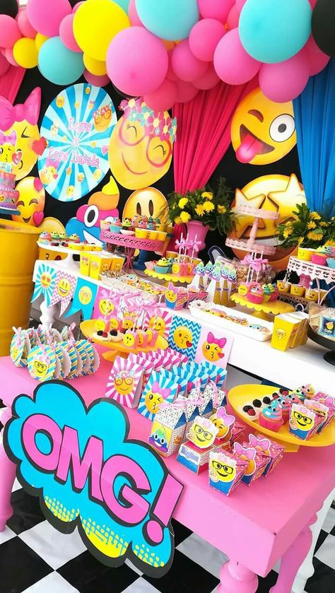 Emojis Birthday Party Ideas, Emoji Party Ideas Decoration, Girls Emoji Birthday Party, Emoji Birthday Party Ideas, Emoji Party Decorations, Emoji Decorations, Emoji Birthday Cake, Emoji Birthday Party, Emoji Birthday