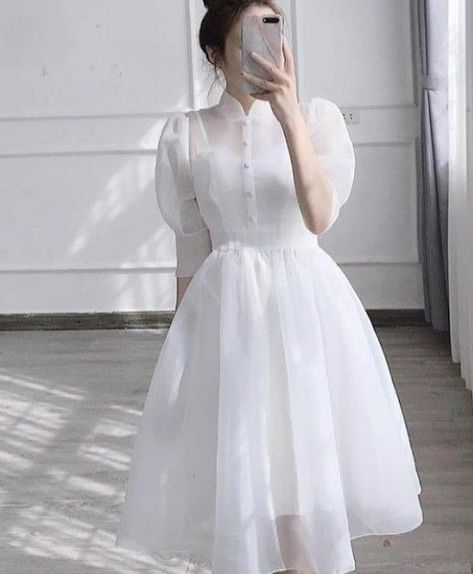 White Frock, Pretty Dresses Casual, Simple Frock Design, Simple Frocks, Frock For Women, Modest Dresses Casual, Elegant Dresses Classy, Trendy Dress Outfits, Korean Fashion Dress