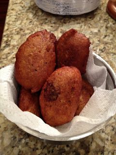 Alcapurrias Recipe. Alcapurrias is a puertorican fritter filled with ground beef. Yuca Recipes, Cassava Recipe, Puerto Rican Cuisine, Puerto Rican Dishes, Latin Recipes, Puerto Rico Food, Boricua Recipes, Dominican Food, Rican Food