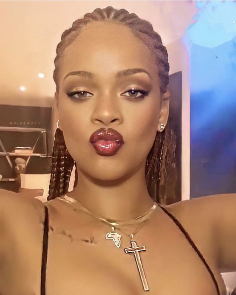 Looks Rihanna, Rihanna Love, Maquillage On Fleek, Rihanna Hairstyles, Mode Rihanna, Rihanna Outfits, Rihanna Riri, The Dragon Prince, Rihanna Style