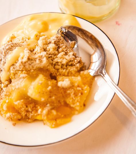 Pineapple Crumble, Monday Recipes, Apple Recipes Easy, Mango Dessert, Mango Pineapple, Meatless Monday Recipes, Baked Fruit, Mango Puree, Fudge Easy