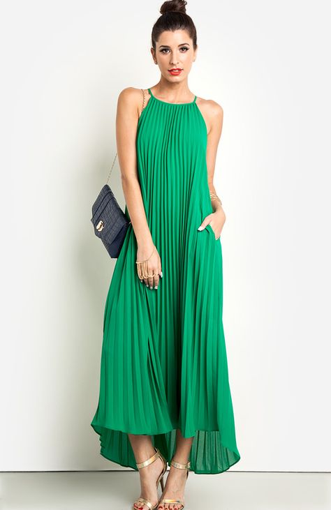 Escape the smoggy city and enjoy the desert oasis in this palm-pleated maxi in a lush green hue. Keep your accessories light by only adding a few bracelets and rings, and finish with metallic heels and a navy croc clutch. Green Dress Styling, Green Dress Look, Pleated Dress Outfit, Kelly Green Dress, Green Dress Outfit, Green Summer Dress, Colourful Dress, Drapey Dress, Green Maxi Dress