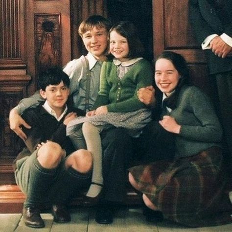 Peter, Edmund, Susan, and Lucy the Children of Narnia Clive Staples Lewis, Skandar Keynes, Cair Paravel, Narnia Cast, Narnia Movies, Susan Pevensie, Lucy Pevensie, Narnia 3, William Moseley