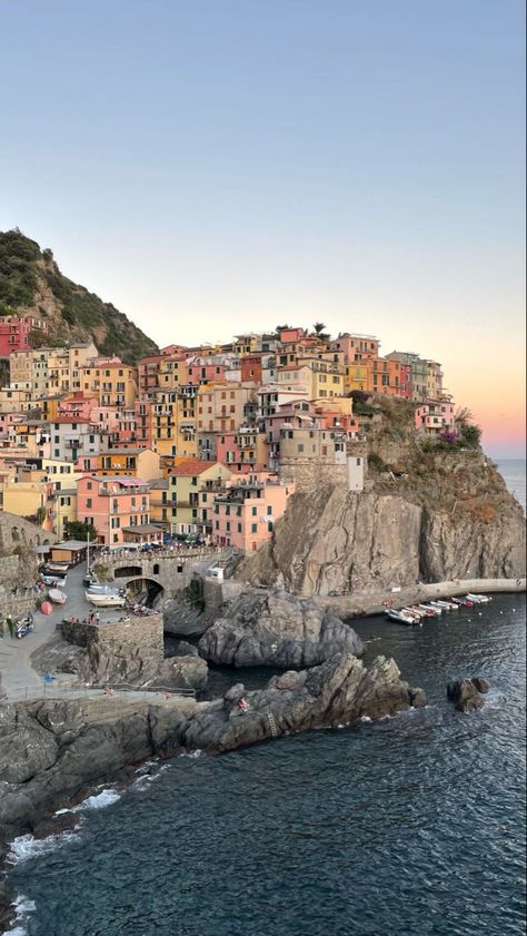 Italy Astetics, Cinque Terre Aesthetic, Italia Aesthetic, Italy Vibes, Cinque Terre Italy, Italy Summer, Italy Aesthetic, Pretty Landscapes, Naples Italy