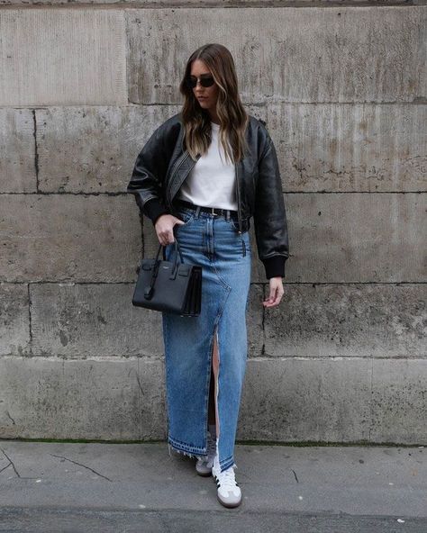 Denim Maxi Skirt Outfit Winter, Long Denim Skirt Outfits, Long Jean Skirt Outfits, Denim Midi Skirt Outfit, Black Denim Skirt Outfit, Long Denim Skirt Outfit, Long Jeans Skirt, Adidas Samba Outfits, Samba Outfits