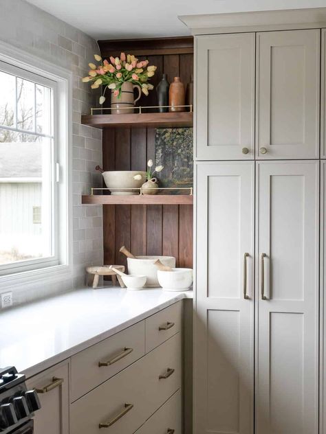 Pros & Cons: Inset cabinets vs overlay cabinets. Here's the unbiased truth about each style of kitchen cabinet so you can decide for yourself. Which is better? Inset cabinets or overlay cabinets? #kitchencabinetstyle #kitchendesign #overlaycabinet #insetcabinet #kitchenremodel #kitchencabinets #kitchenremodeling #cabinetry #kitchencabinetry How To Decorate Kitchen Shelves, Corner Shelves Kitchen, Timeless Kitchen Cabinets, Kitchen Cabinet Style, Kitchen Cabinet Color Ideas, Inset Cabinetry, Inset Cabinets, Diy Backsplash, Timeless Kitchen