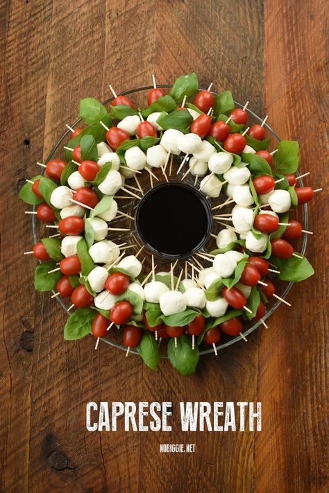 Caprese Wreath Holiday Appetizer | NoBiggie Caprese Skewers Wreath, Caprese Christmas Wreath, Caprese Tree Christmas, Spaghetti Appetizer, Cowboy Brunch, Caprese Wreath, Wreath Appetizer, Easy Antipasto, Squash Alfredo