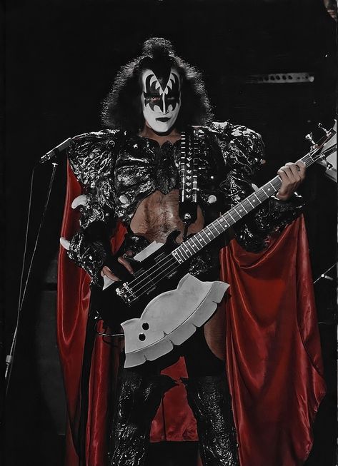 Helloween Band, Demon Wallpaper, Gene Simmons Kiss, Band Kiss, Rock Pictures, Thunder God, Kiss Army, Bass Players, Kiss Pictures