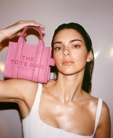 Style Kendall Jenner, Tyrone Lebon, Sac Tote Bag, Kendall Jenner Photos, Marc Jacobs Tote, Crossbody Tote Bag, Marc Jacobs Bag, Mini Tote Bag, Kendall And Kylie