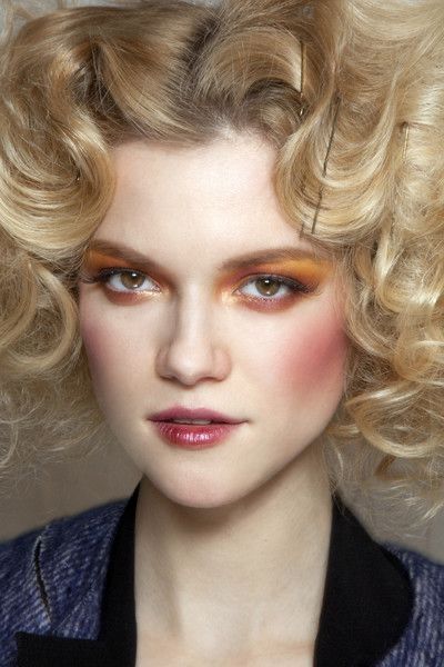 Kasia Struss, Runway Moments, Makeup History, Vintage Makeup Looks, Paris Makeup, Revolution Makeup, 2010 Runway, Witcher Art, Runway Beauty