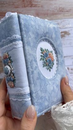 Book Covers Ideas Diy, Diy Fabric Journal, Fabric Book Covers Diy How To Make, Handmade Journals Covers, Diy Fabric Book Cover, Wash Basin Wall Design, Fabric Book Covers Diy, Handmade Book Covers Diy, Vintage Book Covers Diy