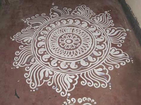 Odisa jhoti Odia Jhoti, Indian Rangoli Designs, Free Hand Designs, Alpona Design, Simple Rangoli Designs Images, Rangoli Ideas, Muggulu Design, Rangoli Kolam Designs, Big Rangoli Designs