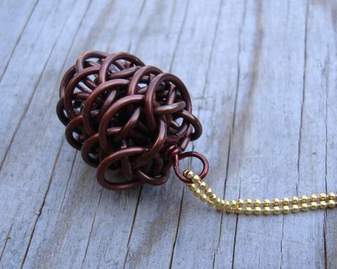 Chainmaille Pinecone Project Necklace Pendant By Crafty Cat Jump Rings Chainmaille Pinecone Tutorial, Chainmaille Tutorial Free, Chainmaille Jewelry Patterns, Chain Maille Patterns, Jump Ring Jewelry, Rings Diy, Wire Jewelery, Chainmail Jewelry, Chainmaille Bracelet