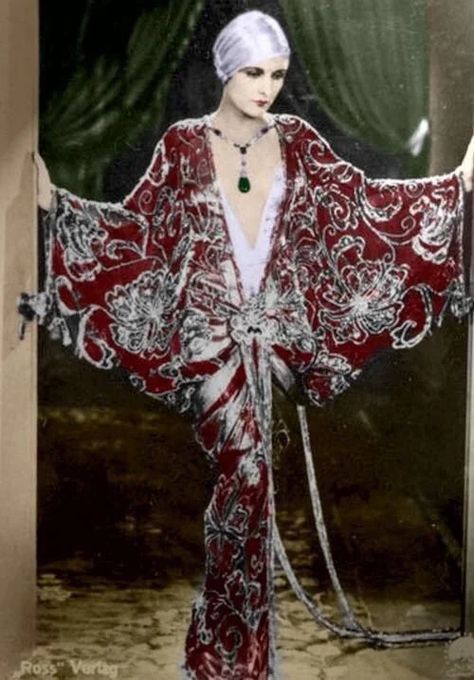 Old Fashioned Clothes, 1920 Style, Style Année 20, 1920s Fashion Women, 1920 Fashion, Mode Kimono, Deco Fashion, Look Retro, 20s Fashion