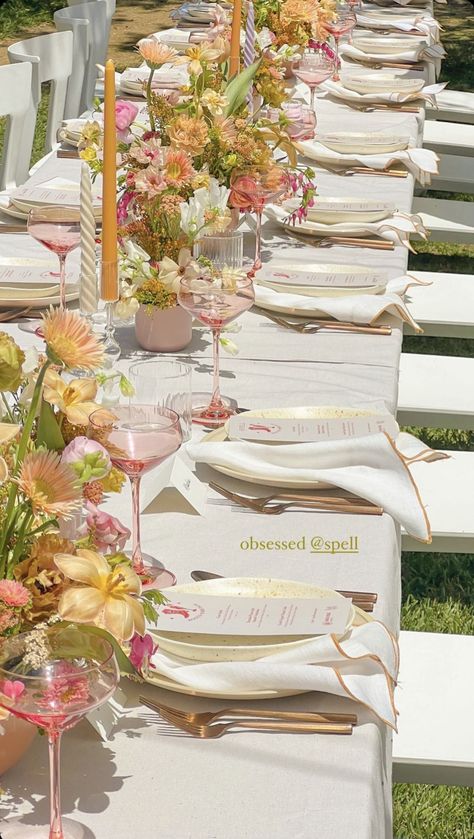 Long Lunch Table Setting, Pastel Bridal Shower Theme, Lunch Wedding Reception, Bridal Luncheon Ideas, Garden Bachelorette, Garden Bridal Party, Garden Brunch, Backyard Bridal Showers, Bridal Shower Inspo