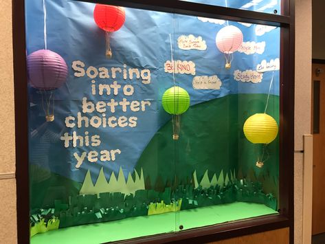 Good choices display cases Middle School Display Case Ideas, School Showcase Display Ideas, Display Case Ideas, Rock Display, School Display, Tv Production, Art Classroom Decor, 3rd Grade Art, School Displays