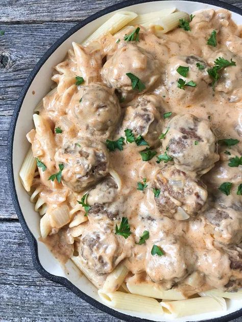 Beef Stroganoff Meatballs // Ready in under 1 hour! Stroganoff Meatballs, Beef Stroganoff Sauce, Beef Stroganoff Meatballs, Sauce With Meatballs, Stroganoff Sauce, Homemade Beef Stroganoff, Meatball Stroganoff, Meatball Dinner, Slow Cooker Beef Stroganoff