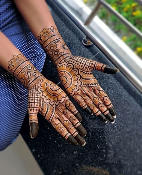 Elbow Mehandi Design, Normal Mehendi Design, Semi Bridal Mehendi Design, Palm Mehendi, Henna Styles, Round Mehndi Design, Front Hand Mehndi Design, Palm Henna, Mehandhi Designs