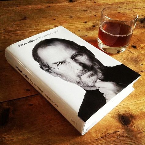 Steve Jobs, by Walter Isaacson | 37 Books Every Creative Person Needs To Read Steve Jobs By Walter Isaacson, Steve Jobs Book, Steve Jobs Biography, Steve Jobs Apple, Posting Ideas, Creative Person, Creative Books, Reading Rainbow, Thriller Books