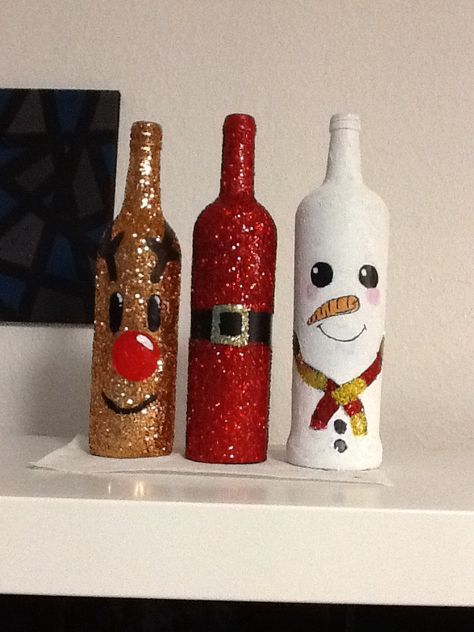 Snowman Out Of Wine Bottles, Wine Bottle Reindeer, Santa Wine Bottle Crafts, Snowman Wine Bottle Diy, Wine Bottle Santa, Wine Bottle Santa Claus, Christmas Wine Bottle Crafts Diy, Holiday Wine Bottle Crafts, Wine Bottle Christmas Decorations