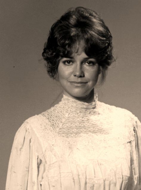 Sally Field Mrs Doubtfire, Mrs Doubtfire, Sally Field, Hollywood Stars, Classic Hollywood, Country Music, Hollywood, Stars, Music