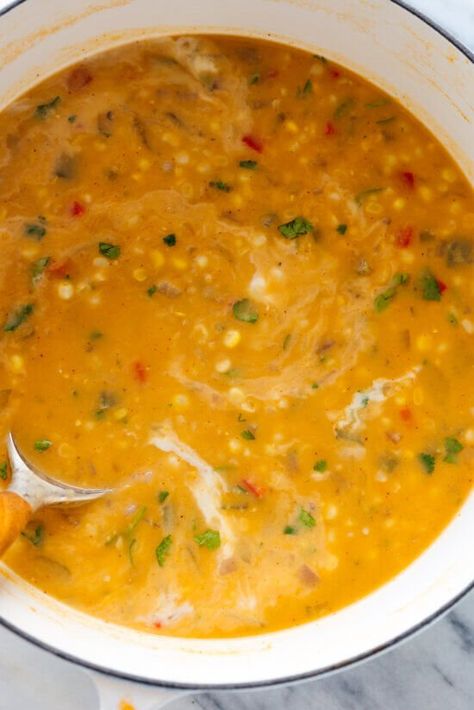 Make this vegetarian, Southwestern-flavored corn chowder for a cozy dinner at home! This recipe is fresh, wholesome and delicious. #cornchowder #corn #chowder #vegetarian #fallrecipe #cookieandkate Corn And Bean Soup, Southwestern Corn Chowder, Vegetarian Corn Chowder Recipe, Corn Chowder Vegetarian, Southwest Corn Chowder, Vegetarian Corn Chowder, Runner Recipes, Southwestern Corn, Southwest Corn