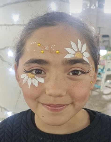 Sunflower Face Paint, Face Painting Flowers, Face Painting Easy, Kids Face Paint, Small Face, Face Painting Designs, Small Faces, Simple Flowers, Paint Ideas