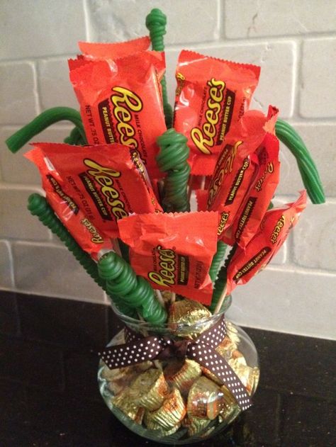 reese's+gift+ideas | Reeses's Bouquet - Welcome Home Kelly! Reeses Gift Ideas, Reeses Gift, Cute Valentine Ideas, Candy Gift Baskets, Secret Sister Gifts, Valentine Gift Baskets, Secret Sister, Secret Pal, Secret Sisters