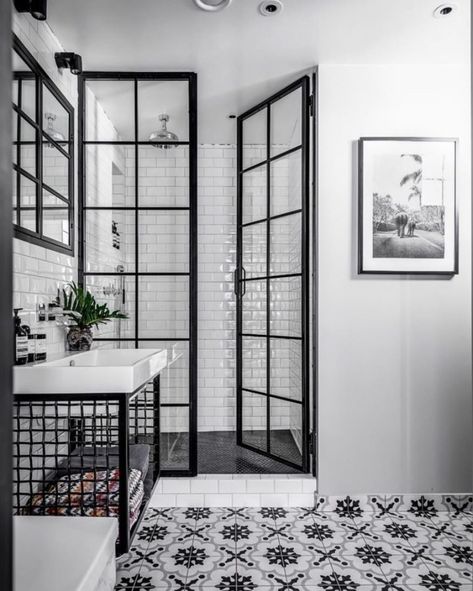 Black And White Bathroom, Scandinavian Style Home, Bad Inspiration, Small Bathroom Design, Cool Ideas, Dream Bathroom, White Bathroom, Small Bathroom Remodel, Glass Doors