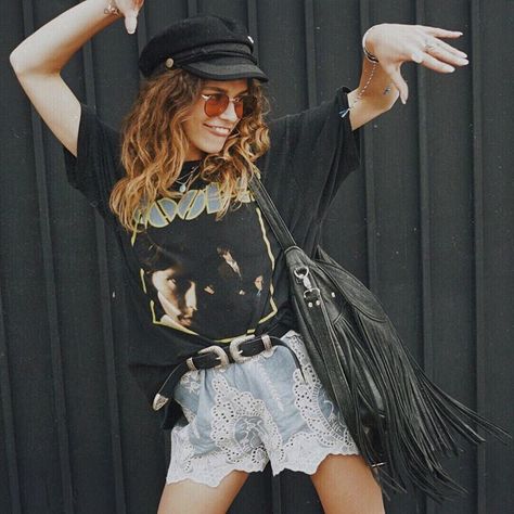 See this Instagram photo by @vanellimelli • 13.3k likes Edgy Outfits Summer, Happy Poses, Cabby Hat, Sailor Cap, La Style, Army Cap, Bohemian Mode, Womens Fashion Casual Fall, Baker Boy