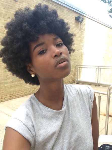 Natural Afro Hairstyles for Black Women To Wear Cabello Afro Natural, Natural Afro, Natural Afro Hairstyles, Beautiful Natural Hair, Pelo Afro, Healthy Natural Hair, Natural Hair Beauty, 4c Hair, Natural Hair Inspiration