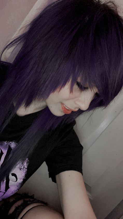 Straight Emo Hair, Emo Fringe Hairstyles, Purple Scene Hair, Emo Fringe, Scene Haircut, Scene Kid Hair, Emo Haircut, Emo Hair Color, Emo Bangs