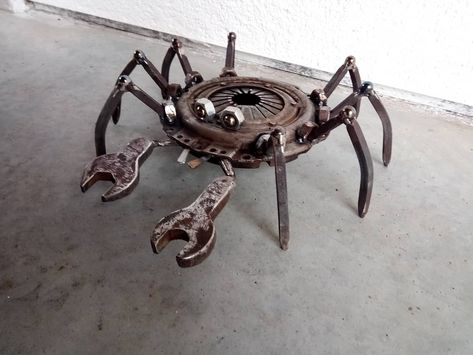 Our version of crab made of a part of the clutch. Dnd Golem, Horseshoe Art, Metal Art Projects, Welding Art, Stuff To Do, Crab, Metal Art, Metal Working, Art Projects