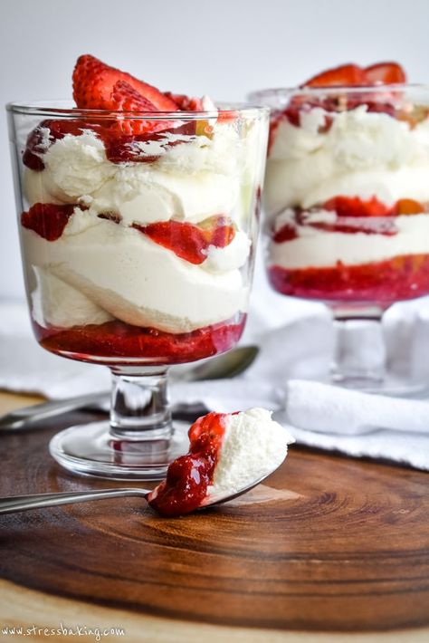 Mascarpone Mousse, Lemon Mascarpone, Mascarpone Recipes, Mousse Mascarpone, Mascarpone Dessert, Lemon Mousse, Cold Desserts, Strawberry Lemon, Fruity Desserts