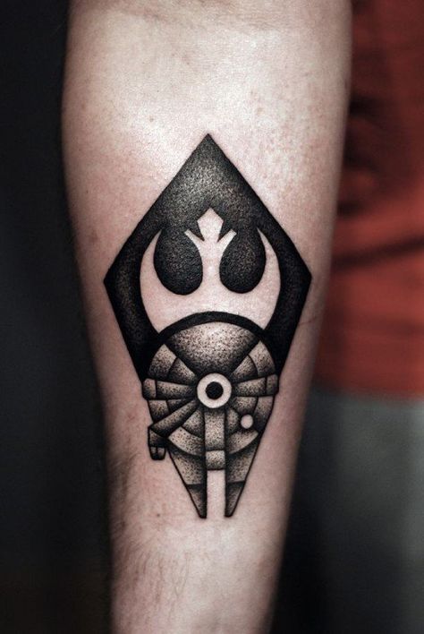 Millennium Falcon Tattoo, Falcon Tattoo, Black And White Tattoo, Nerd Tattoo, Geek Tattoo, Millenium Falcon, Star Wars Tattoo, Home Tattoo, Han Solo