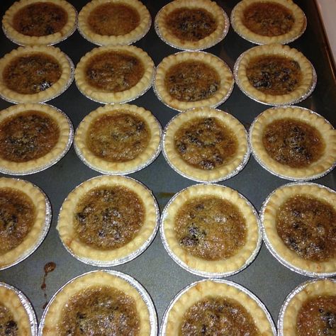 Easy Butter Tarts – Clean and Green Rum Raisin Butter Tarts, Butter Tarts With Raisins, Raisin Butter Tarts Recipe, Butter Tarts Recipe Easy, Raisin Tarts, Raisin Butter Tarts, Easy Butter Tarts, Best Butter Tart Recipe, Butter Tarts Recipe