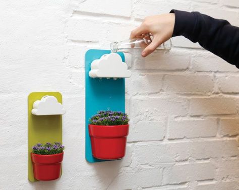 Rainy Pots Keep Plants Happy + Healthy / TechNews24h.com Wall Mounted Planters, Back To Nature, Design Milk, Red Dots, Healthy Happy, Flower Pot, Cool Gadgets, Dollar Stores, Indoor Plants