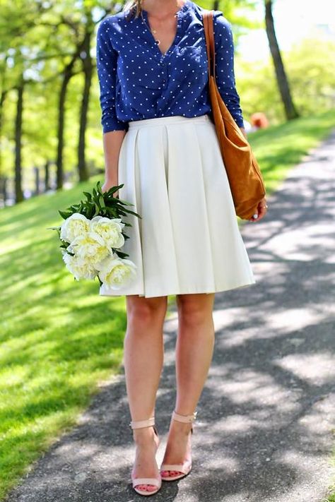 polka dot button up, white midi skirt Classic Feminine Style, Interview Outfits, Australian Style, Vancouver Fashion, Fresh Fashion, Hipster Grunge, Corporate Wear, White Skirt, Mode Inspo