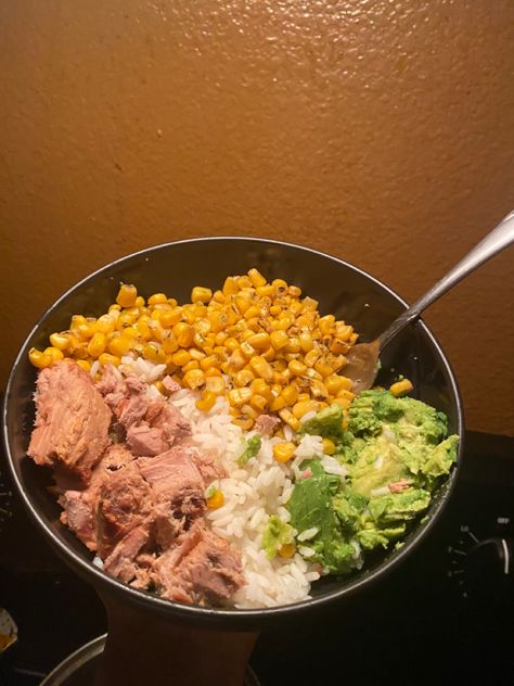 Tuna Protein Bowl, Tuna Food Ideas, Tuna And Potato Recipes, Tuna Meals Healthy, Meals With Tuna, 200 Calorie Lunch, Tuna Aesthetic, Tuna Bowl Recipe, Tuna Meals