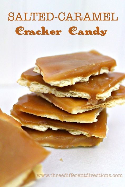 Salted Caramel Cracker Candy. You don’t need to turn on the oven for this, the ingredients are handy and the only ‘baking’ you’ll do is in the microwave. Cracker Dessert, Cracker Candy, Cracker Toffee, Christmas Candy Recipes, Cracker Snacks, Cracker Recipes, Homemade Candies, Yummy Sweets, Holiday Cooking