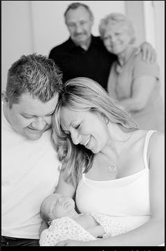 Photography Ideas Family, Grandparents Photography, Family Grandparents, Grandparent Photo, Foto Newborn, Generation Photo, Poses Family, Creation Photo, Photography Poses Family