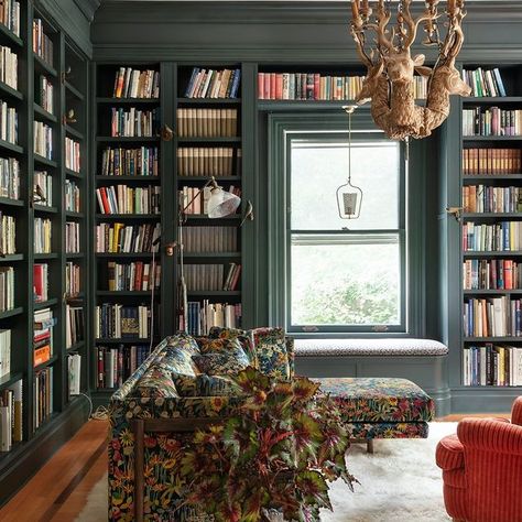 Beautiful Home Library, Dream Home Library, Colonial Revival House, Green Library, Home Library Rooms, Library Inspiration, Library Room, Home Library Design, Interior Design Per La Casa