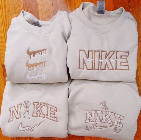 Nike Embroidery, Groovy Vibes, Vintage Nike Sweatshirt, Cute Nike Outfits, Nike Sweaters, Stylish Hoodies, Cute Lazy Outfits, Lazy Outfits, Nike Vintage