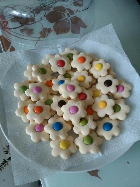 Cute Biscuits Aesthetic, Cute Cooking Aesthetic, Cookie Shapes Ideas, Galletas Aesthetic, Biscuits Aesthetic, Cute Sugar Cookies, Cookies Decoration, Pastel Cupcakes, Idee Pasto